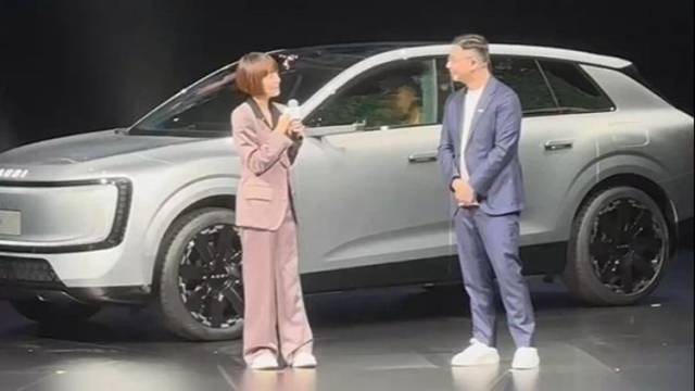 奥迪新车E7X预售,鲁豫:奥迪“灯厂”名不虚传