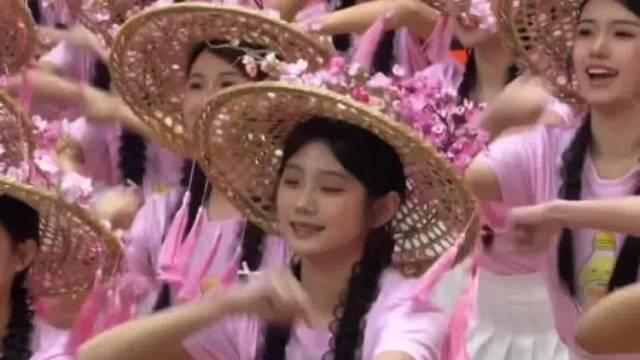 客语新歌点燃粤BA赛场！梅州拉拉队姑娘揭秘表演“小巧思”