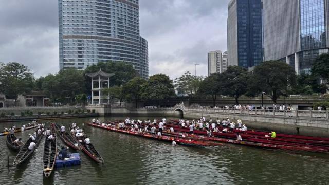 四月初一，猎德村“浅龙”出水，广州正式进入“龙舟季”