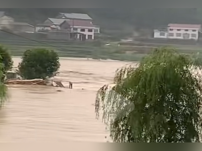 湖南石门县发布暴雨红色预警！有居民家停水停电，水淹至二楼