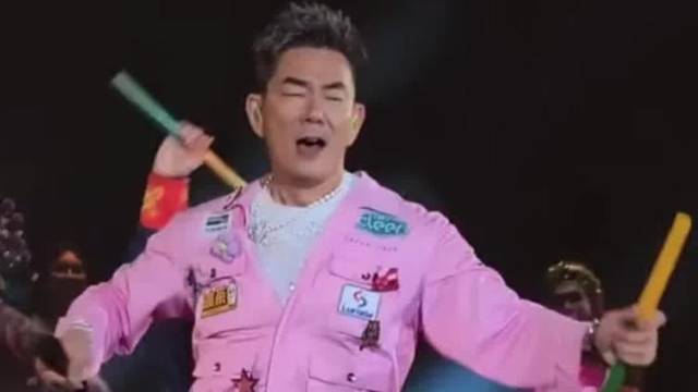 夯爆了！任贤齐演唱会跳英歌，59岁这身手你给几分？
