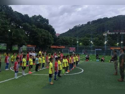 退役军人教官带队，广州南沙足球小将训练场上挥洒汗水