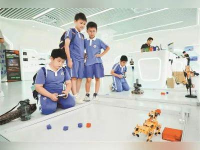 深圳加码青少年AI教育！龙华启动3万㎡AI产学研基地