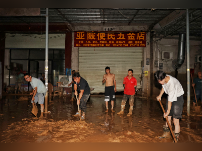 云表镇遭洪水围村,交通、电力未完全恢复,靠无人机运送物资