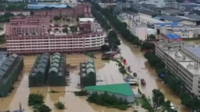 跨省支援！清远救援队为广西贵港4000名被困师生送物资