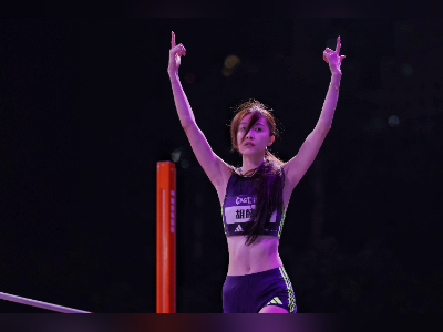 广场即赛场！中国田径街头巡回赛广州站女子跳高胡麟鹏登顶