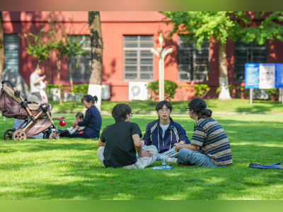 高校辅导员进驻学生社区，重建寄宿制育人场景