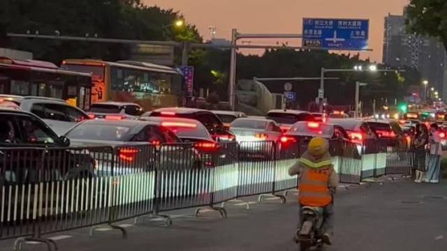 白鹅潭万象城爆火,网友吐槽太堵车!记者现场直击