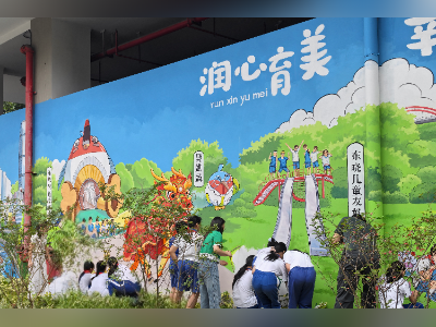 深圳师生共创32米艺术长卷 以美育点亮校园周边公共空间