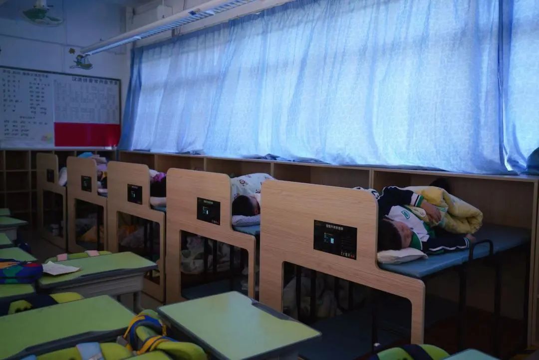 “一键躺睡”,广东学生在进行一种很新的午休_南方+_南方plus