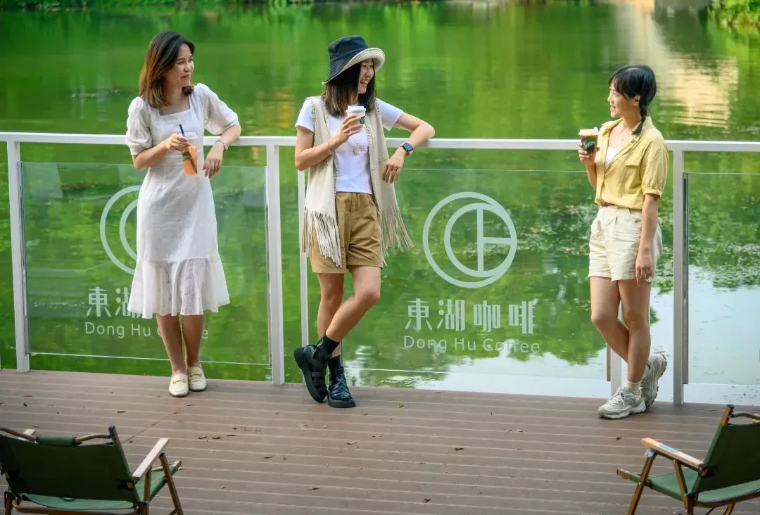 东湖咖啡 黄健源摄 东湖咖啡 黄健源摄