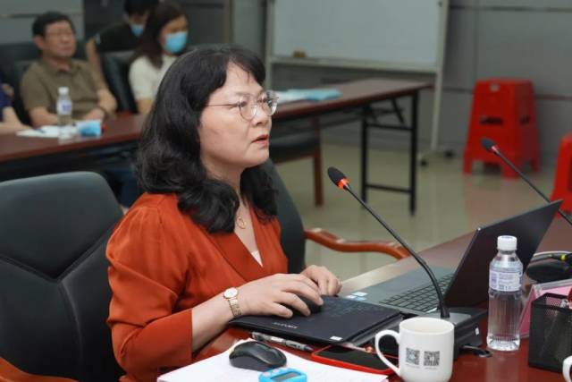 关锦图主持会议并作报告