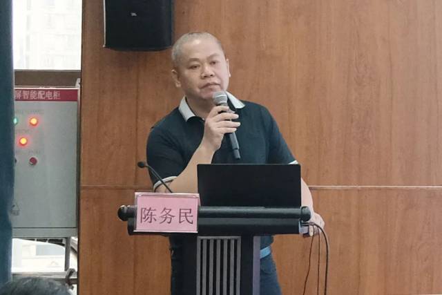 我院医务科科长陈务民致辞