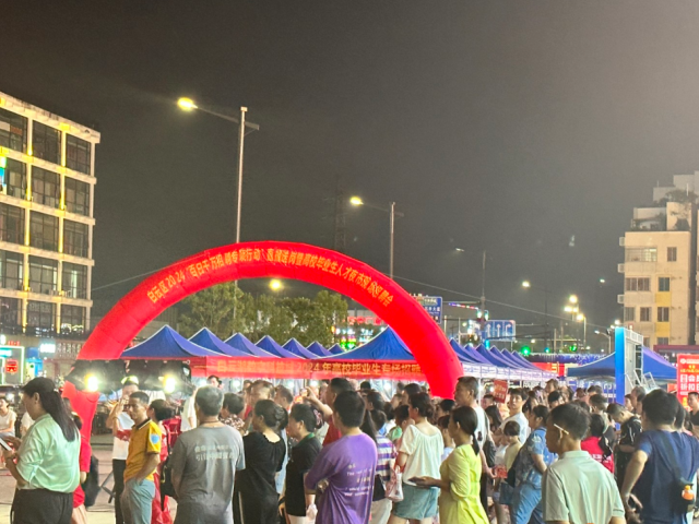 “挑灯”送岗,直播带岗!白云湖数字科技城开展“百日千万”招聘专项行动