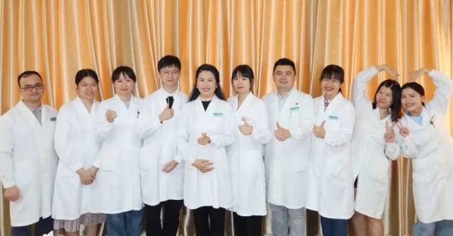 肌电图室成员合影