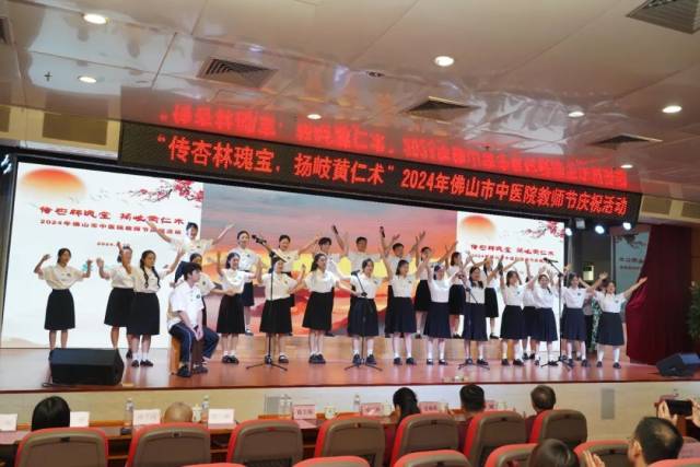 合唱节目表演《我爱你中国》