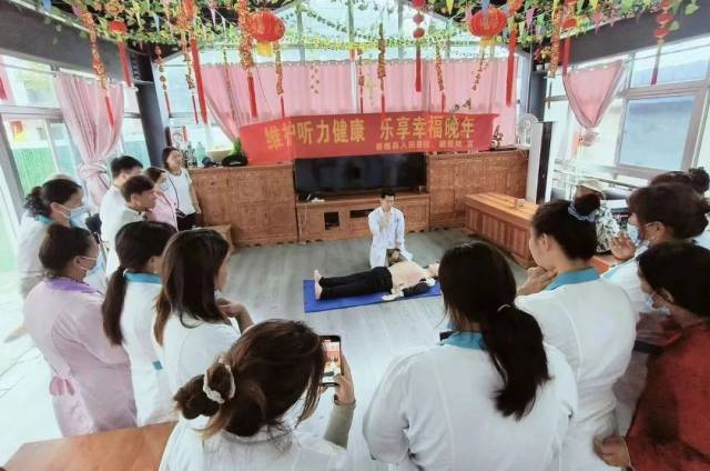 廖凯劲参与急救大讲堂的健康宣教活动