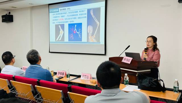 医学影像科CT室何伟红副主任医师授课