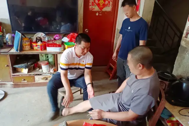 王海侨到茶榕村入户义诊