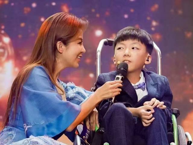 新时代好少年 | 陈果毅:透过音符看见光,用歌声传递希望