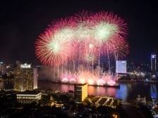 2025架无人机表演！春节烟花汇演官宣啦！广东这些地方可有条件燃放烟花...