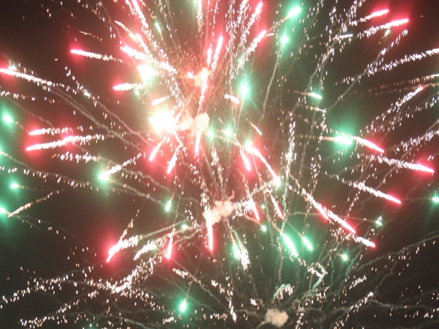 春节期间，珠海这些地方可放烟花！最全指南→