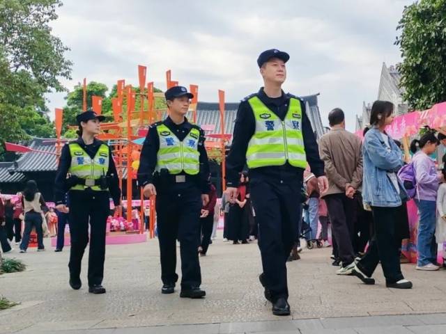 新春走基层 | 广州荔湾：水上花市安全有序