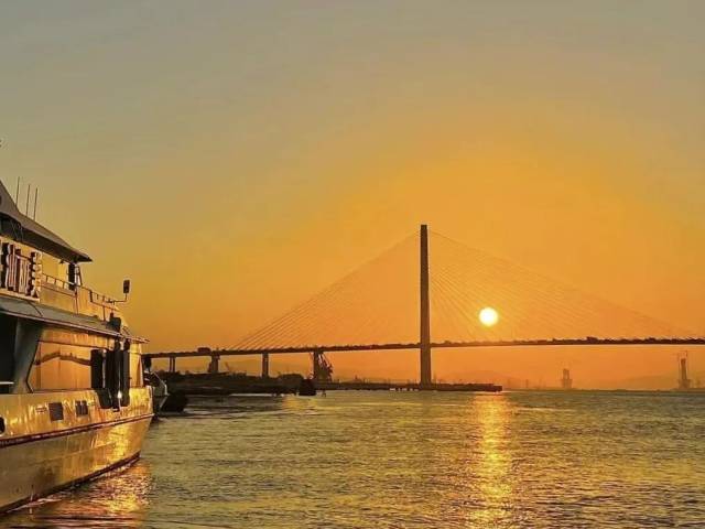 元宵节观赏“海上汤圆”