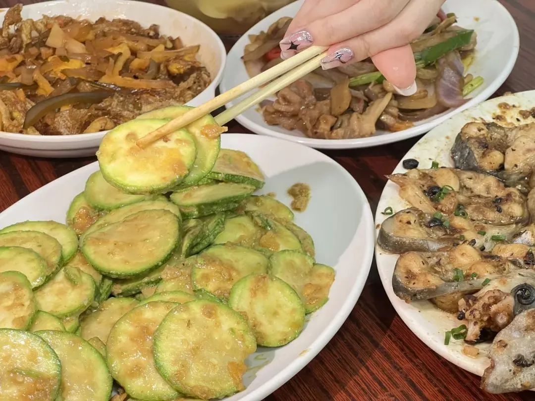 实名制的东北饭成打工人最新“穷饱饭”？广东人表示大排档都“唔执输”...