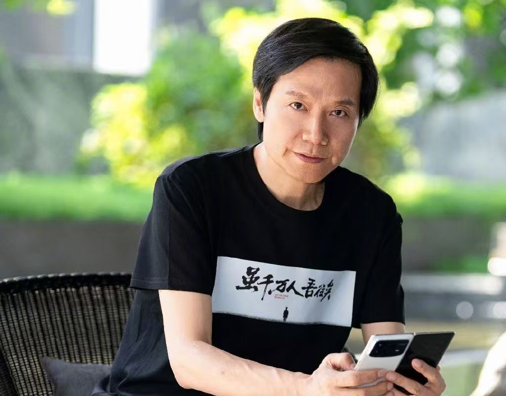 4年前配售的人已赚翻！万亿小米再募资425亿港元，雷军持股和投票权曝光