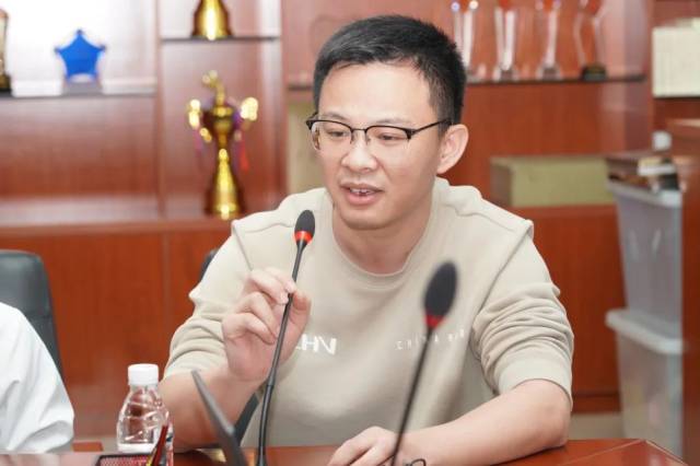 黄嘉文发言