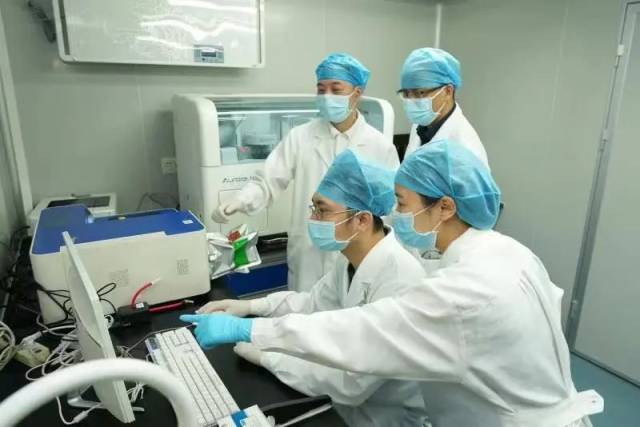 我院肿瘤中心生物免疫实验室团队