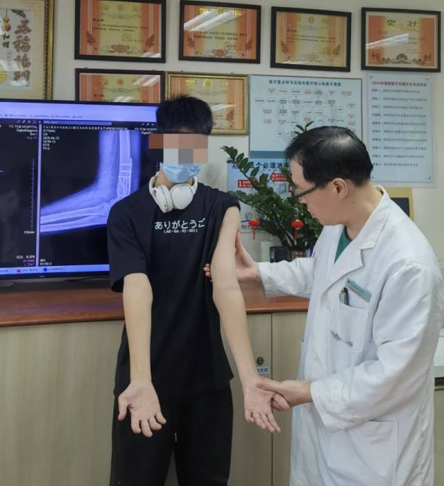 王志远副主任中医师为小周复诊