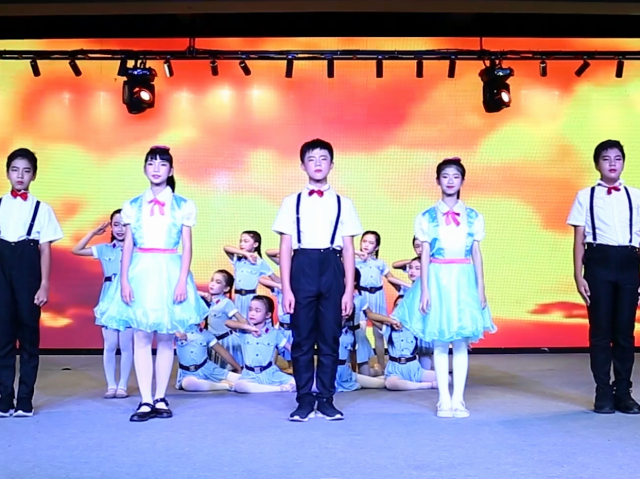 岭南童谣十周年经典作品展演 | 《颗颗童心向着党》