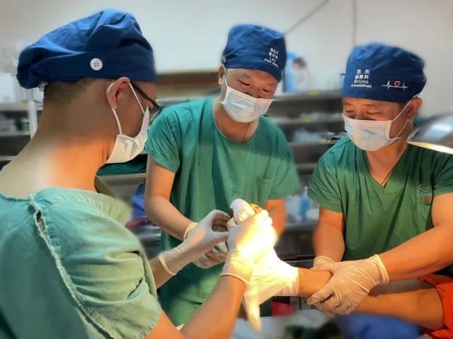 伤科黄水与小夹板固定