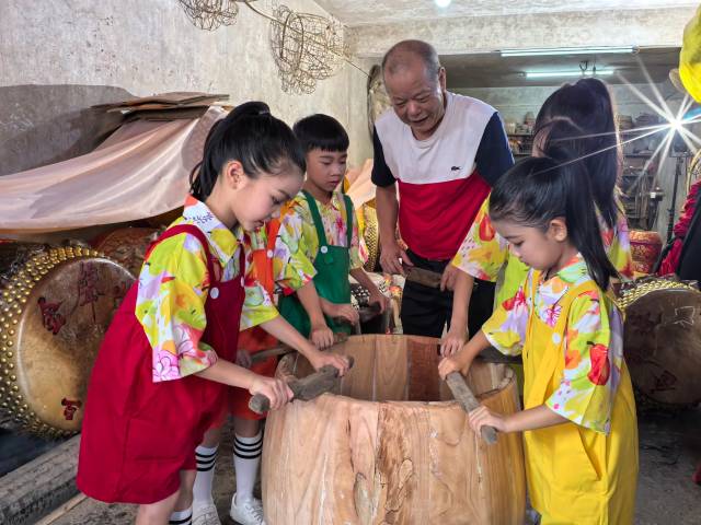 湾区童谣之星⑦ | 《阿爷教我做狮鼓》：粤语传唱非遗