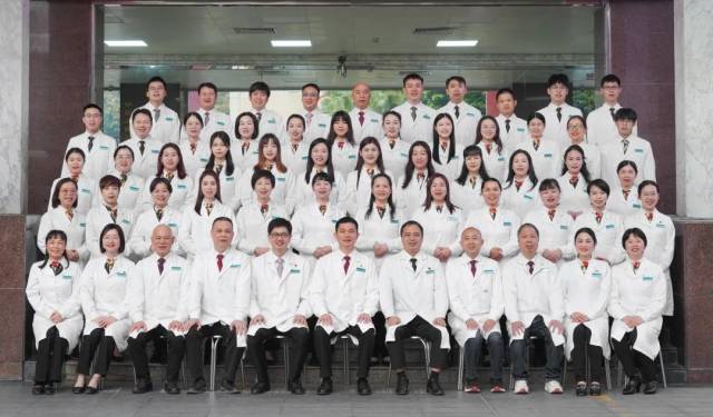 检验医学中心合影