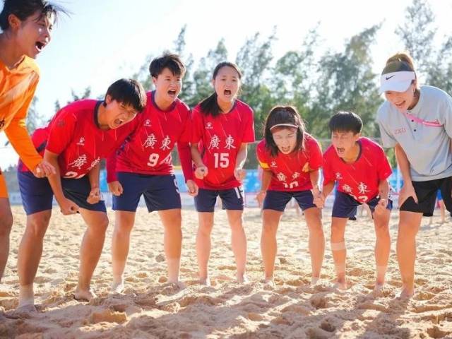 十五运会群众比赛沙滩足球决赛，广东女队夺金男队摘银