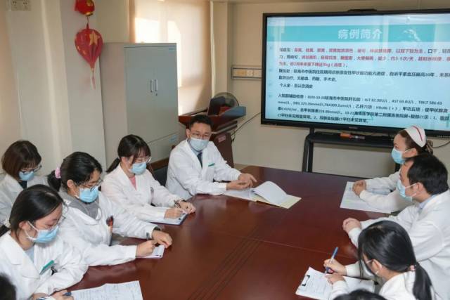 马晓军组织病例讨论