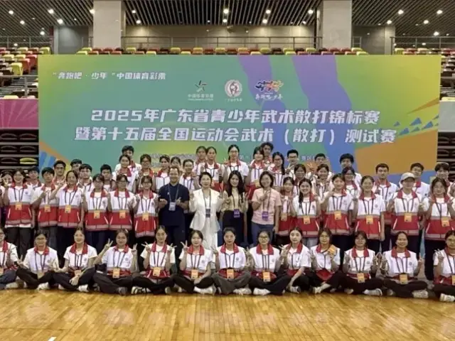 赛场外的温暖力量！60名湛江“小海豚”护航十五运