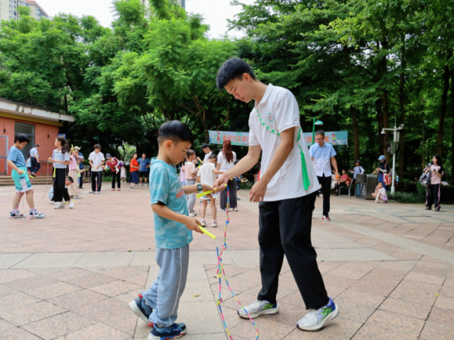 与世界冠军面对面！“跳绳进公园”计划首场公益实践课走进广州黄埔