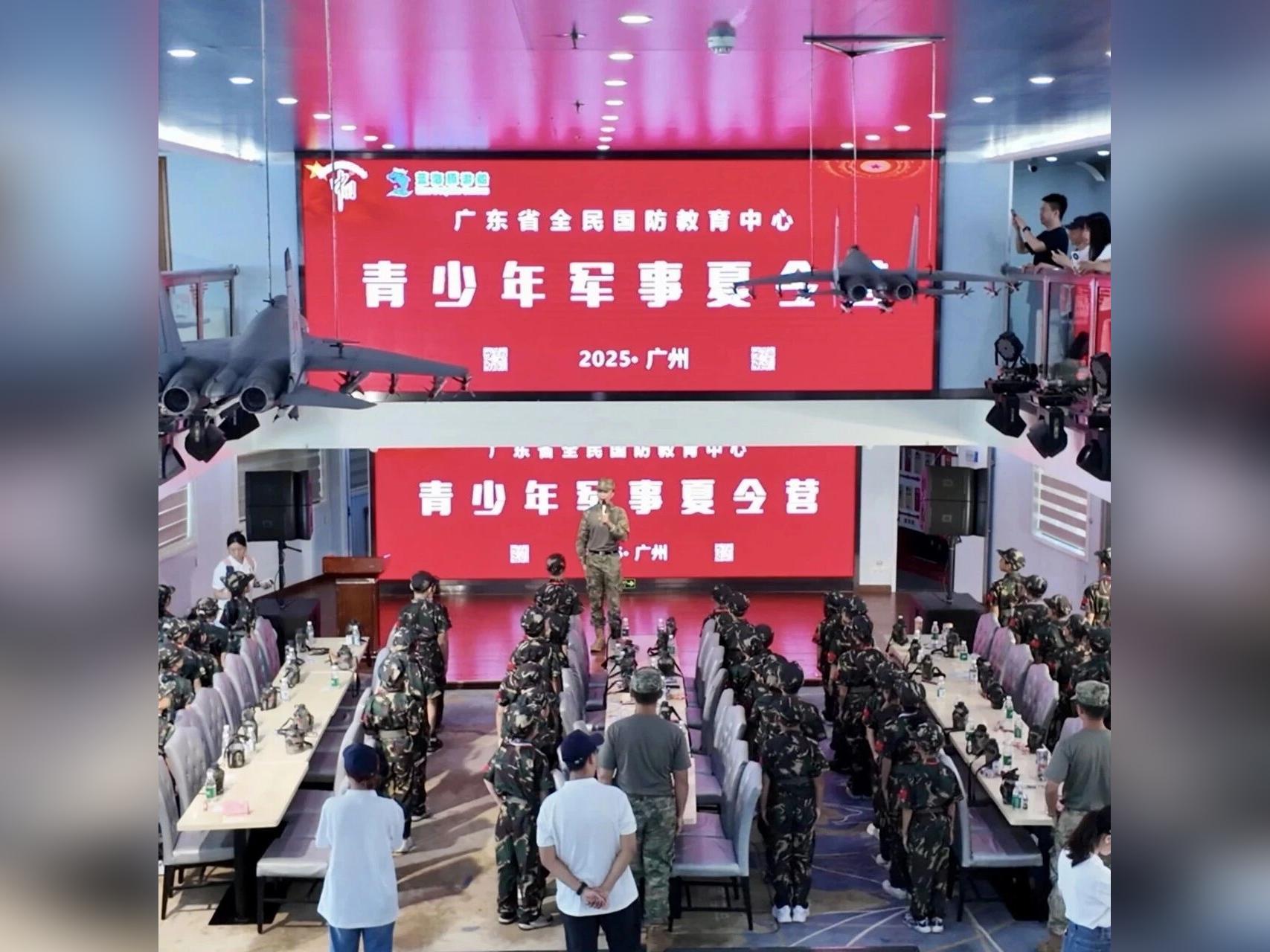 蓝海豚旅运暑期累计开出航班超9300个,接待旅客近百万人次!