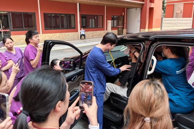 车内快速撤离演示工作坊