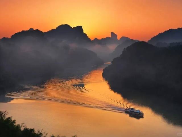 八天长假别犹豫!来韶关,穿越千年珠玑古巷,邂逅绝美丹霞赤壁,解锁秋日限定惊喜!