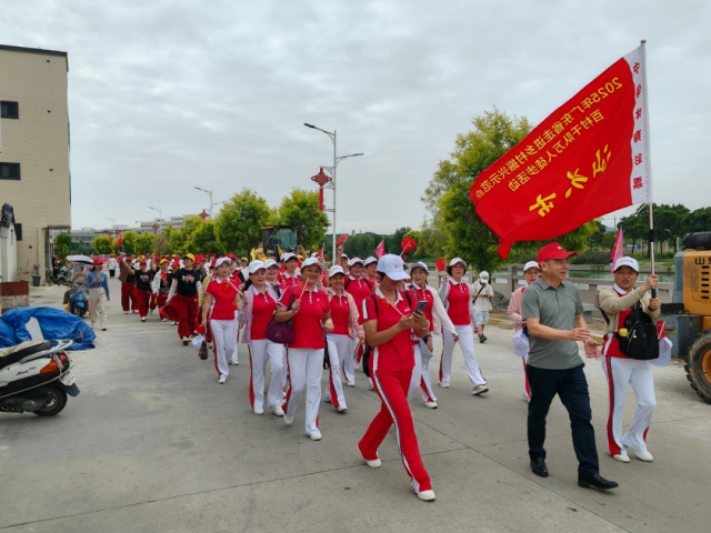 跟着全运游广东│喜迎十五运 重阳玉石行：2025年濠江区庆祝重阳节老年人健身舞展演暨徒步活动成功举办