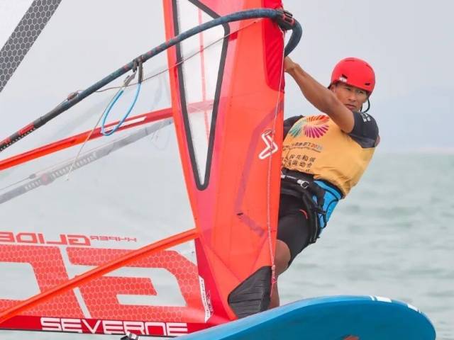 全运“粤”章 | 广东健儿毕焜勇夺十五运会帆船比赛男子水翼帆板级金牌！