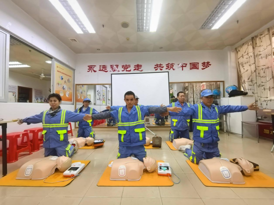 五进丨守护城市美容师,筑牢应急安全线——越秀区农林街开展环卫工人应急救护科普宣教活动