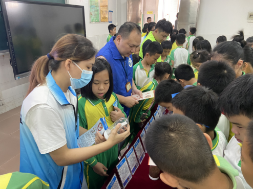 变身“禁毒小侦探”，练就火眼金睛！——钟村街开展禁毒宣传进校园活动