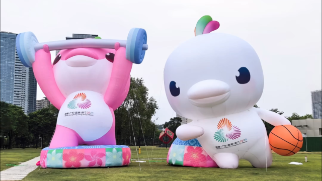 东莞市中心，空降10米大可爱！