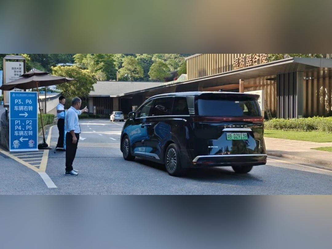 棋盘之外,绿茵之侧,他们默默守护赛事顺利举办!